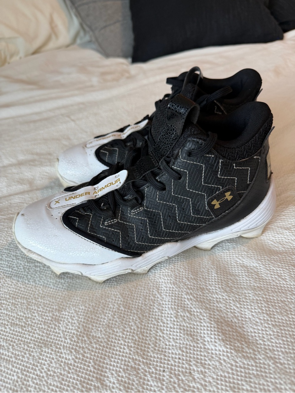 Under Armour Black and White Kids Football Cleats